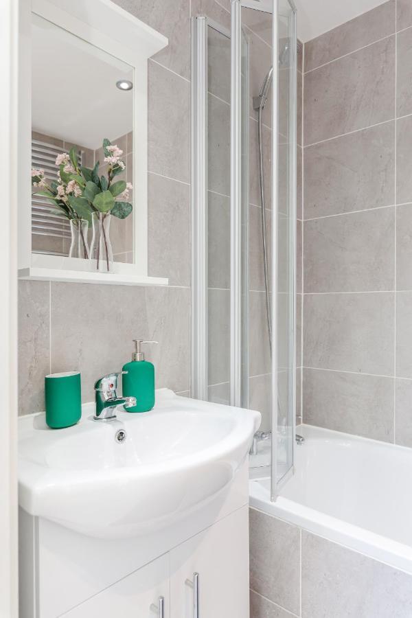 2 Bedrooms Serviced Apartment Excel Exhibition Centre, O2 Arena, Stratford Olympic City, Forest Gate, Central Londen Buitenkant foto